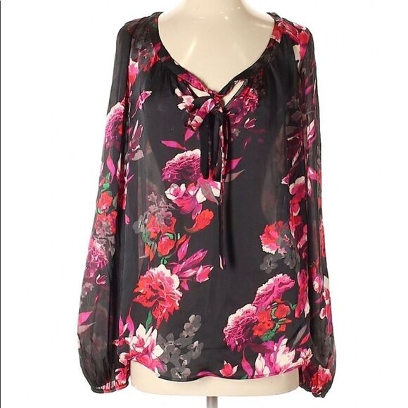 Kirna Zabete Target- tie V-neck floral long sleeve, tunic blouse - Picture 9 of 10